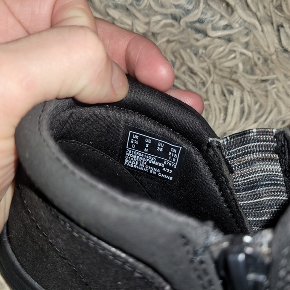 Clarks walking shoes - Picture 3 of 4